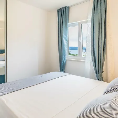 Luxury Nikolina Sea&city View Apartman