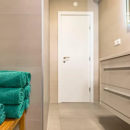 Luxury Nikolina Sea&city View Apartman *