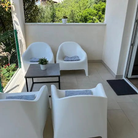 Luxury Nikolina Sea&city View Apartmán *