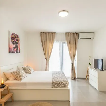 Luxury Nikolina Sea&city View Apartmán