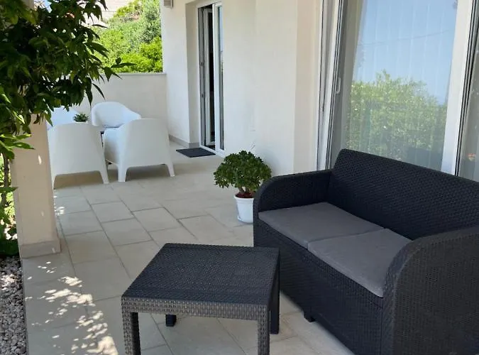 Daire Luxury Nikolina Sea&city View