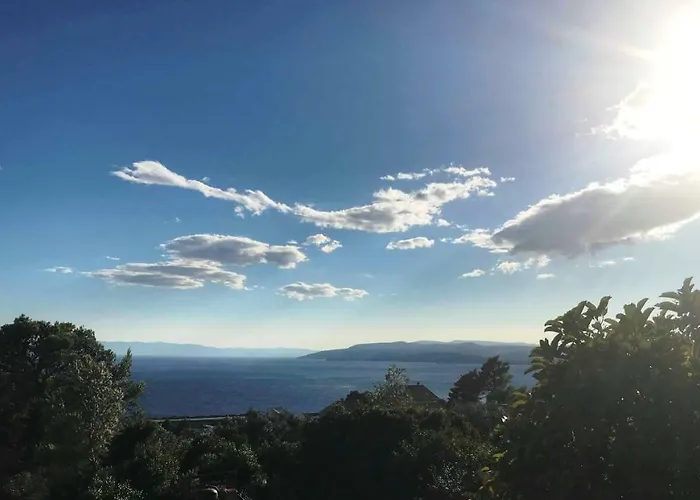 Luxury Nikolina Sea&city View Apartment