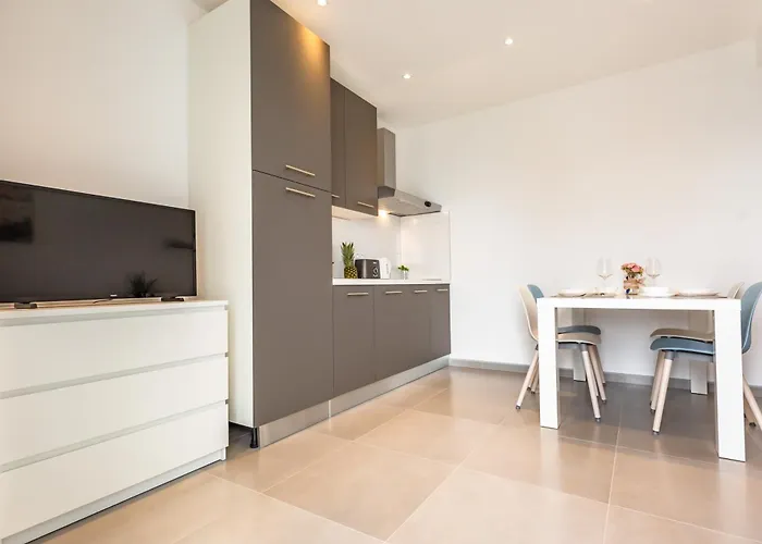 Luxury Nikolina Sea&city View Μακάρσκα