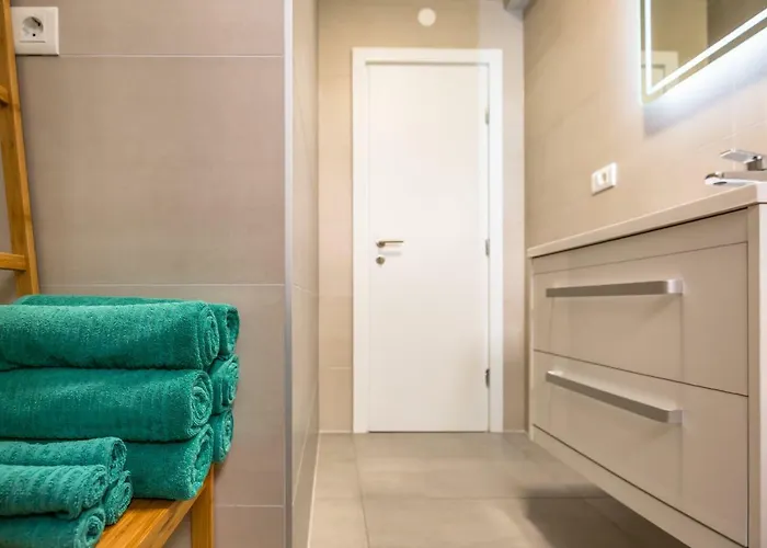 Luxury Nikolina Sea&city View Apartment *