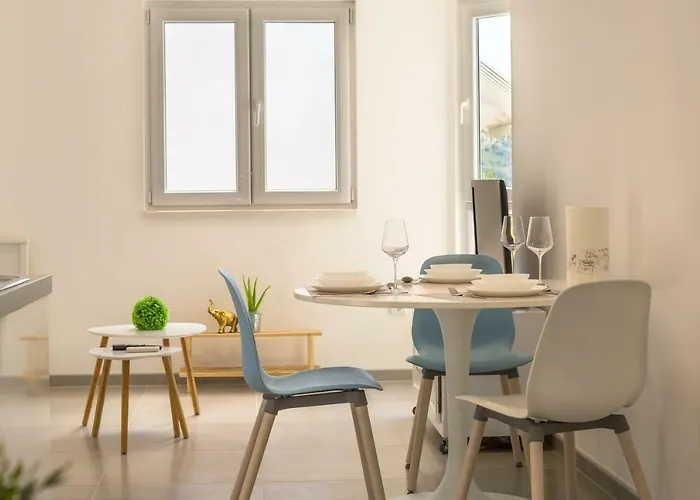 Luxury Nikolina Sea&city View Apartment *